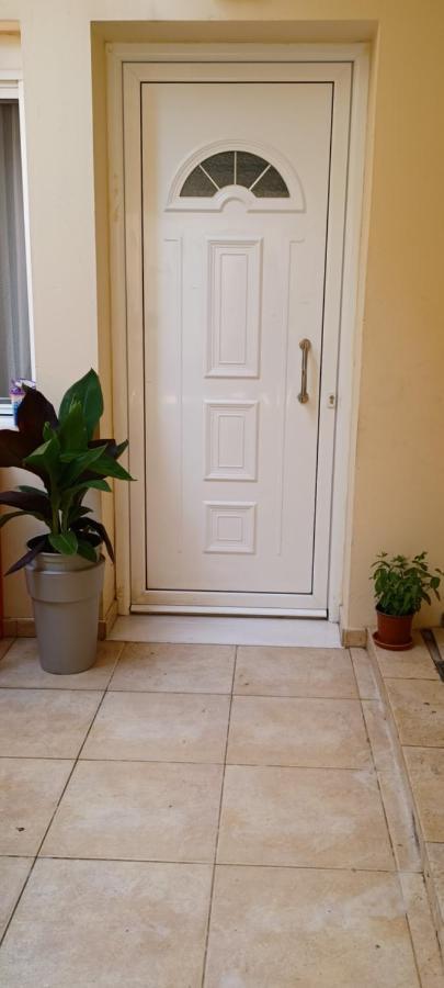 Quiet Studio Near To The Airport 1 Heraklion  Bagian luar foto
